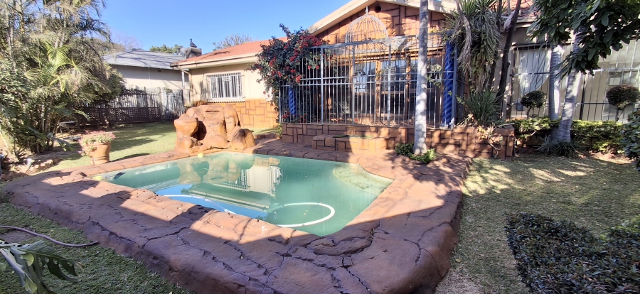 6 Bedroom Property for Sale in Annlin Gauteng