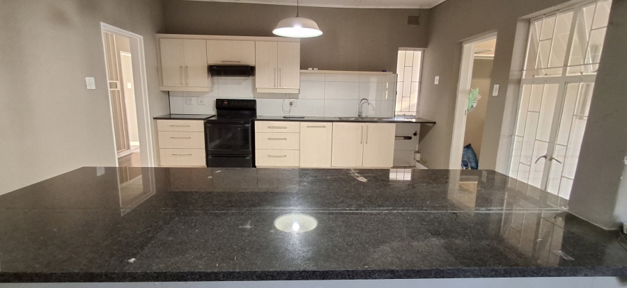 6 Bedroom Property for Sale in Annlin Gauteng