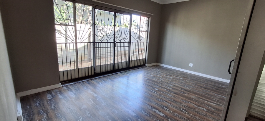 6 Bedroom Property for Sale in Annlin Gauteng