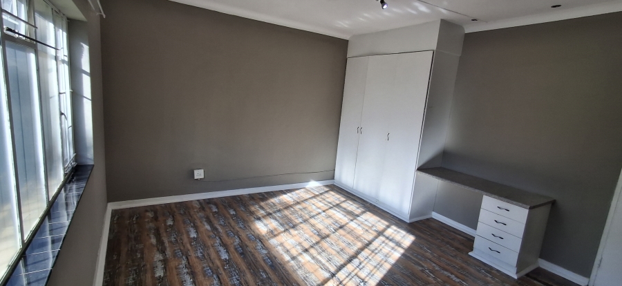 6 Bedroom Property for Sale in Annlin Gauteng