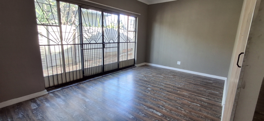6 Bedroom Property for Sale in Annlin Gauteng