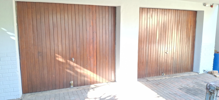 6 Bedroom Property for Sale in Annlin Gauteng