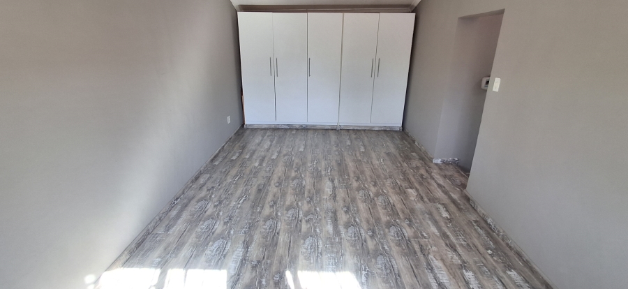 6 Bedroom Property for Sale in Annlin Gauteng