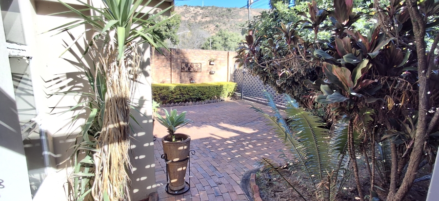 6 Bedroom Property for Sale in Annlin Gauteng