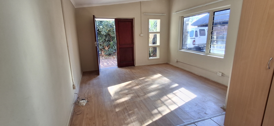 6 Bedroom Property for Sale in Annlin Gauteng