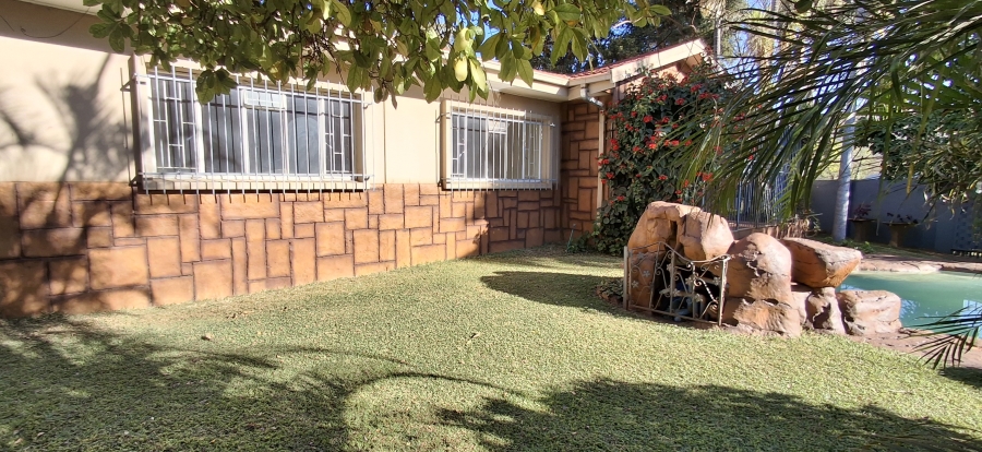 6 Bedroom Property for Sale in Annlin Gauteng