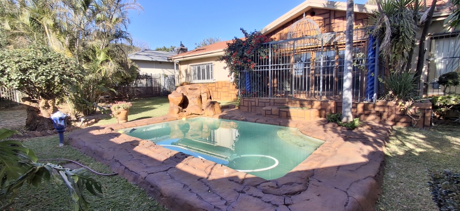 6 Bedroom Property for Sale in Annlin Gauteng