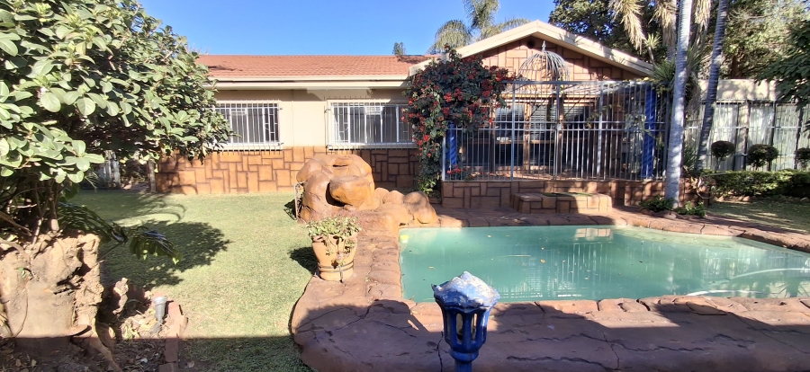 6 Bedroom Property for Sale in Annlin Gauteng