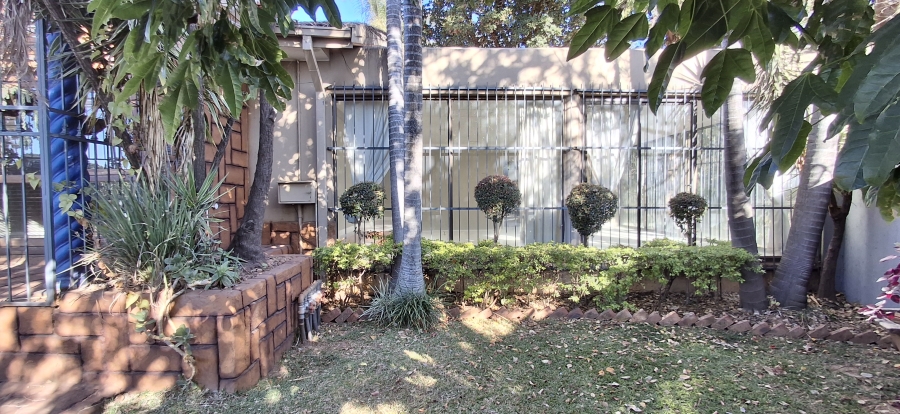 6 Bedroom Property for Sale in Annlin Gauteng