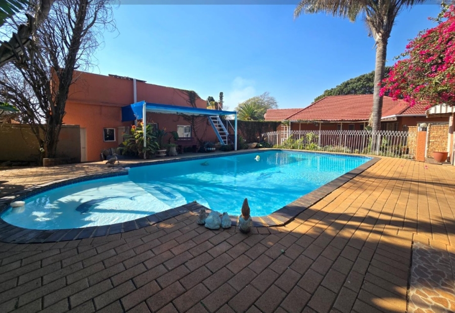 6 Bedroom Property for Sale in Rewlatch Gauteng