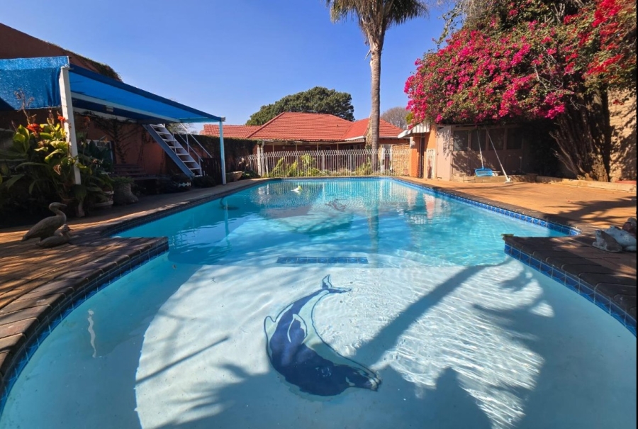 6 Bedroom Property for Sale in Rewlatch Gauteng