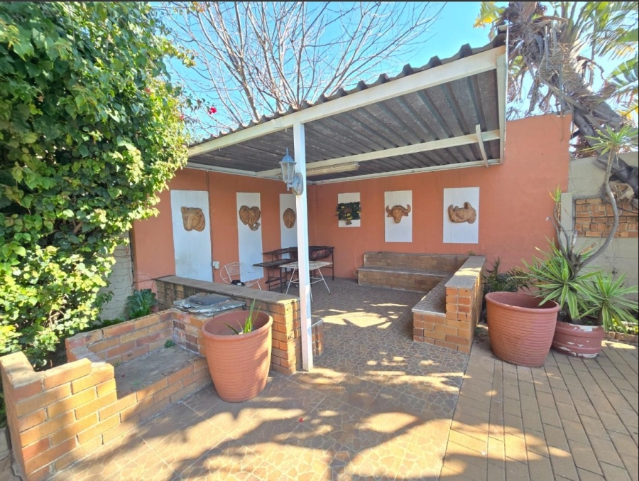 6 Bedroom Property for Sale in Rewlatch Gauteng