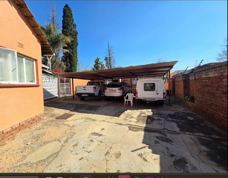 6 Bedroom Property for Sale in Rewlatch Gauteng