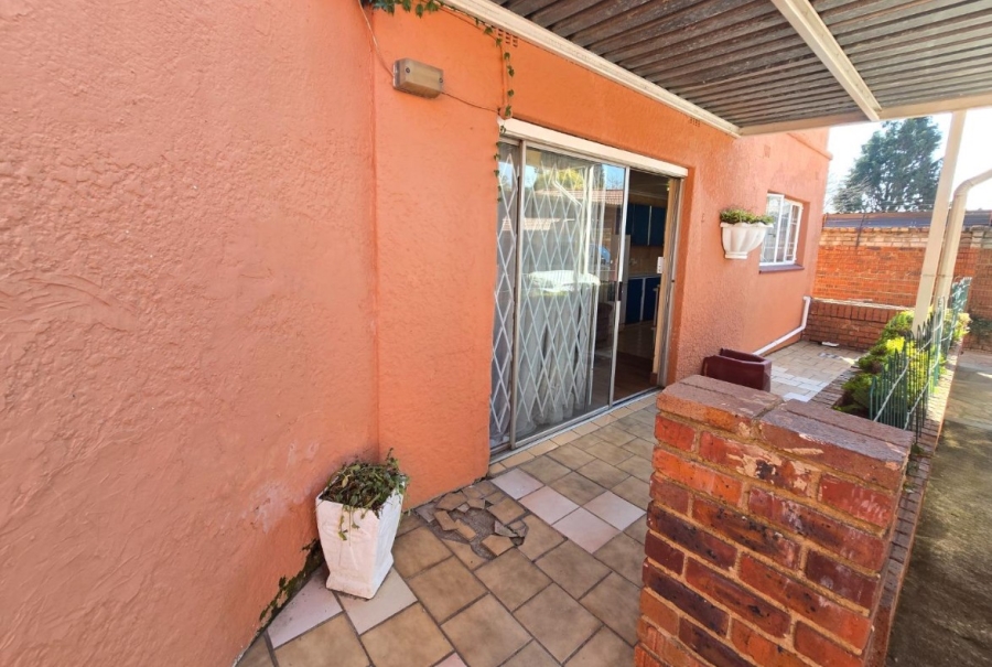 6 Bedroom Property for Sale in Rewlatch Gauteng