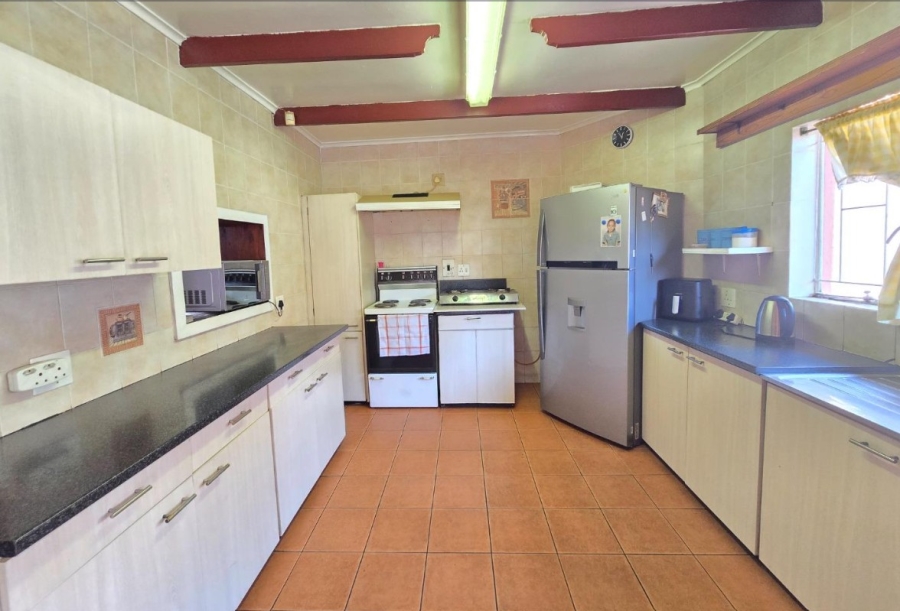 6 Bedroom Property for Sale in Rewlatch Gauteng