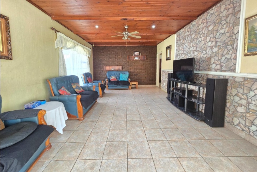 6 Bedroom Property for Sale in Rewlatch Gauteng