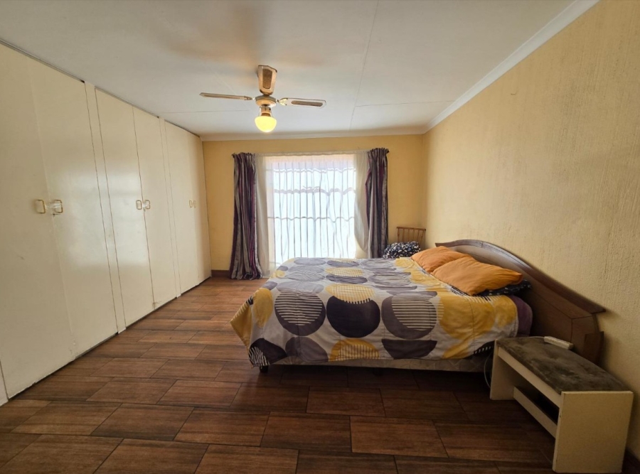 6 Bedroom Property for Sale in Rewlatch Gauteng