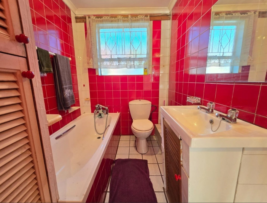 6 Bedroom Property for Sale in Rewlatch Gauteng