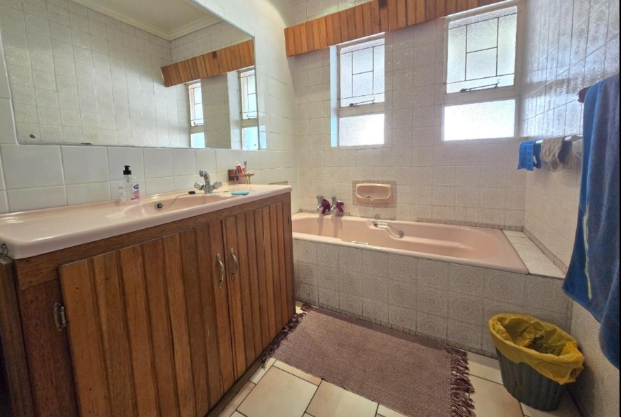 6 Bedroom Property for Sale in Rewlatch Gauteng