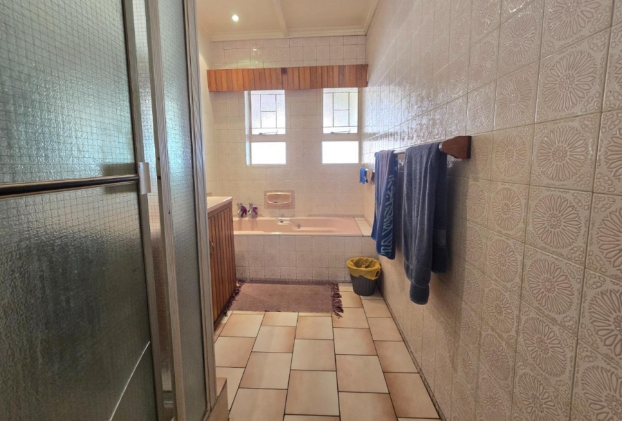 6 Bedroom Property for Sale in Rewlatch Gauteng