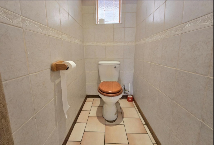 6 Bedroom Property for Sale in Rewlatch Gauteng