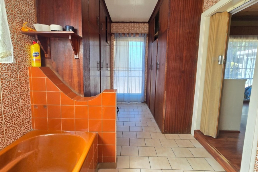 6 Bedroom Property for Sale in Rewlatch Gauteng