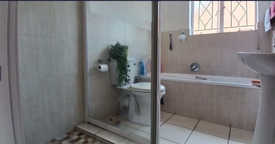 2 Bedroom Property for Sale in Rosettenville Gauteng