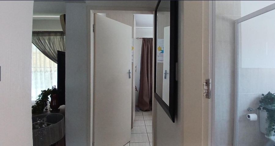 2 Bedroom Property for Sale in Rosettenville Gauteng