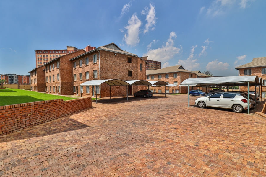 1 Bedroom Property for Sale in Grand Central Gauteng