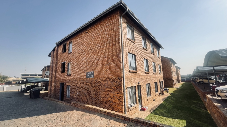 1 Bedroom Property for Sale in Grand Central Gauteng