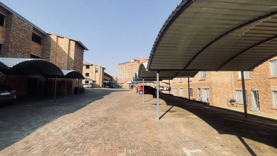 1 Bedroom Property for Sale in Grand Central Gauteng