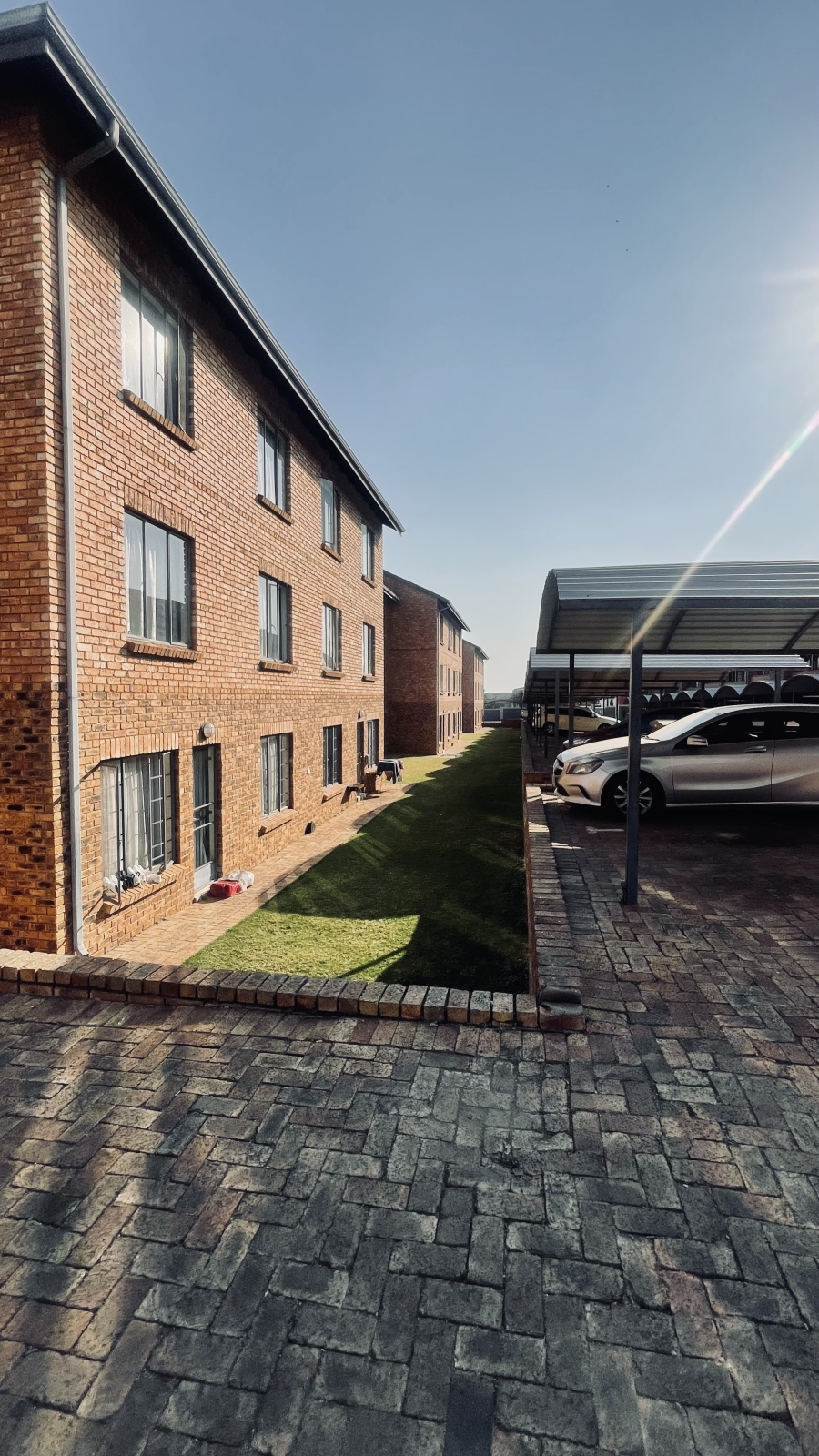 1 Bedroom Property for Sale in Grand Central Gauteng