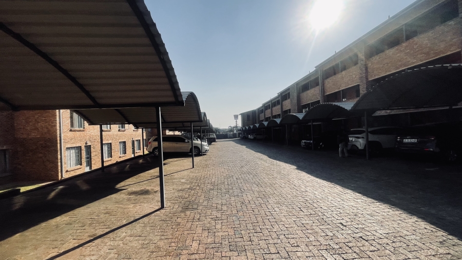 1 Bedroom Property for Sale in Grand Central Gauteng