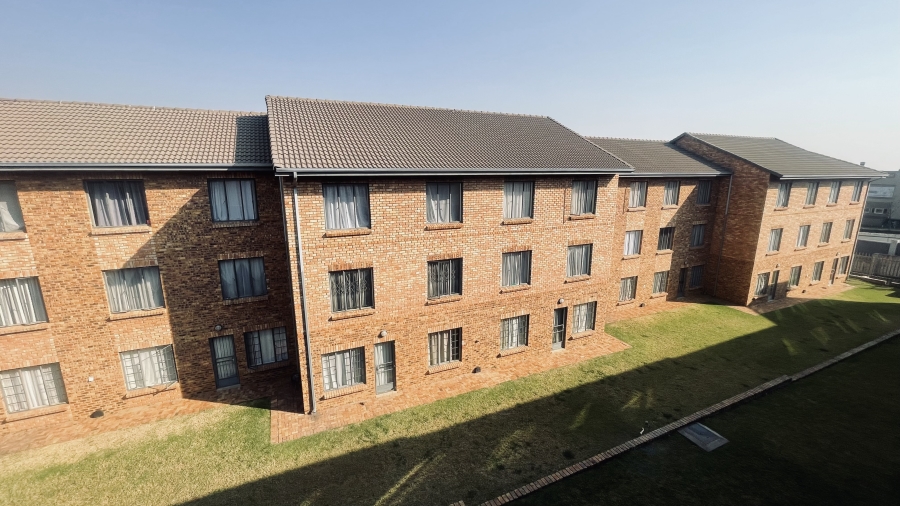 1 Bedroom Property for Sale in Grand Central Gauteng