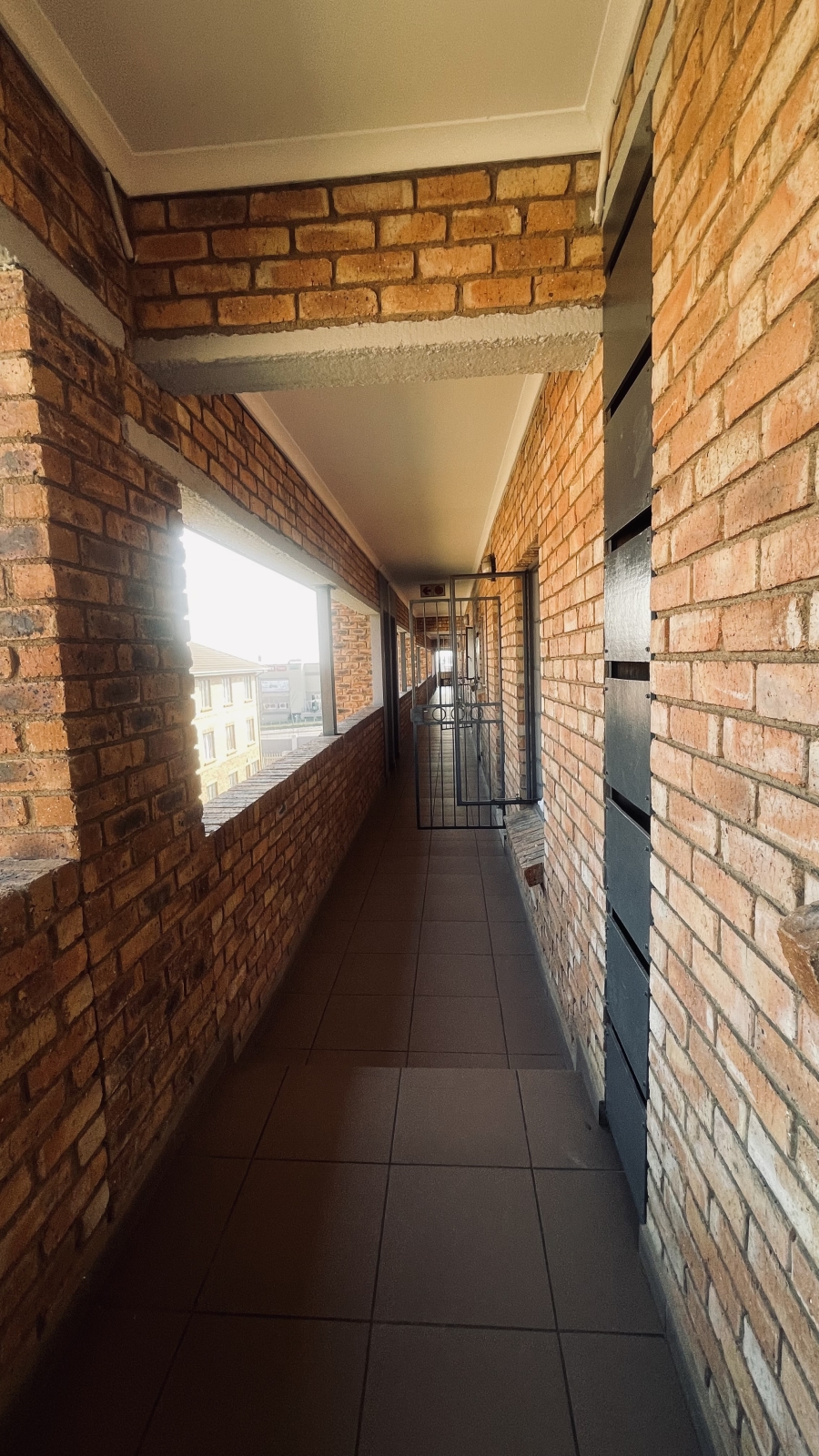 1 Bedroom Property for Sale in Grand Central Gauteng