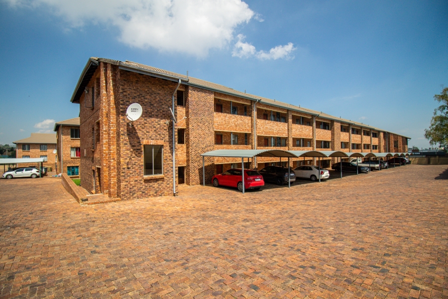 1 Bedroom Property for Sale in Grand Central Gauteng