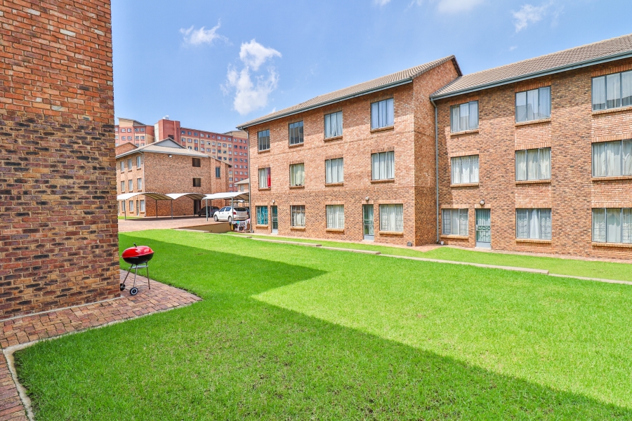 1 Bedroom Property for Sale in Grand Central Gauteng