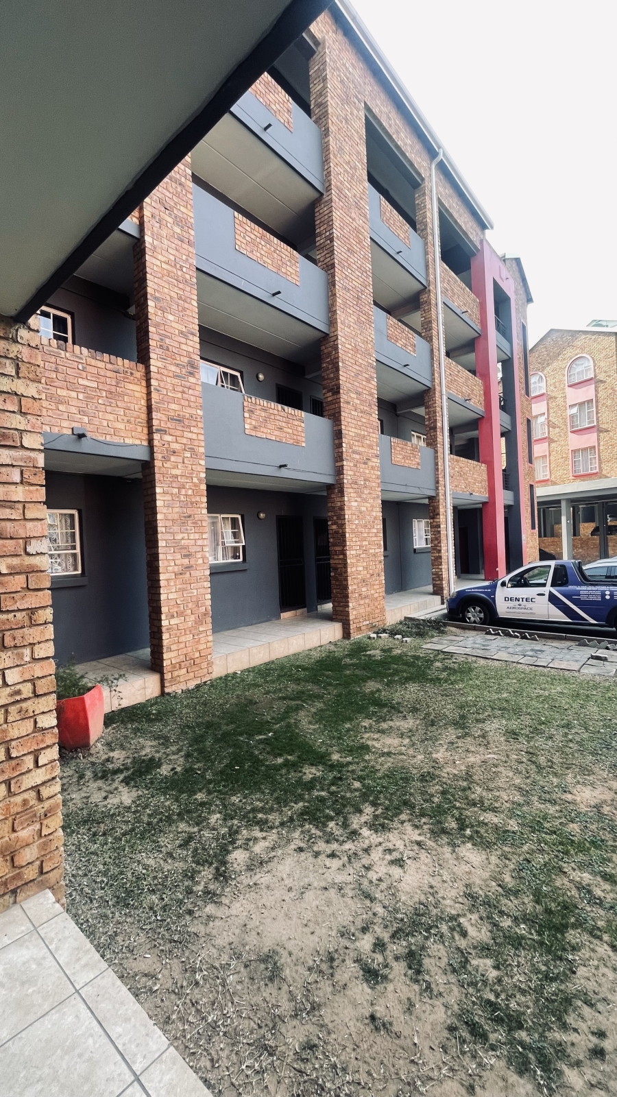 1 Bedroom Property for Sale in Grand Central Gauteng