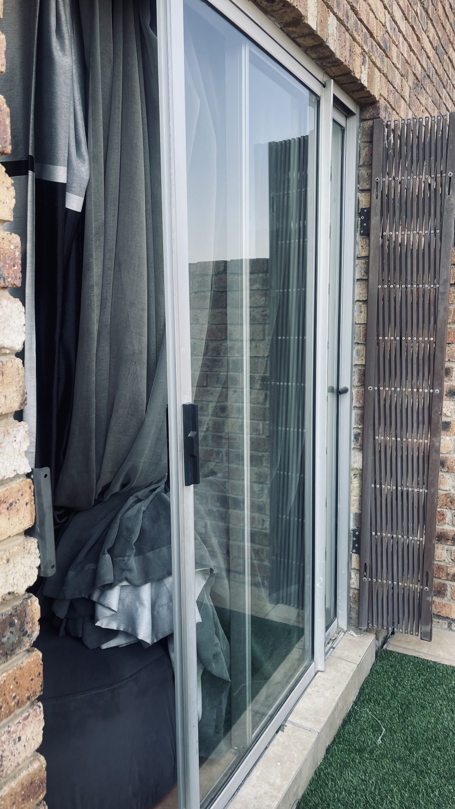 1 Bedroom Property for Sale in Grand Central Gauteng