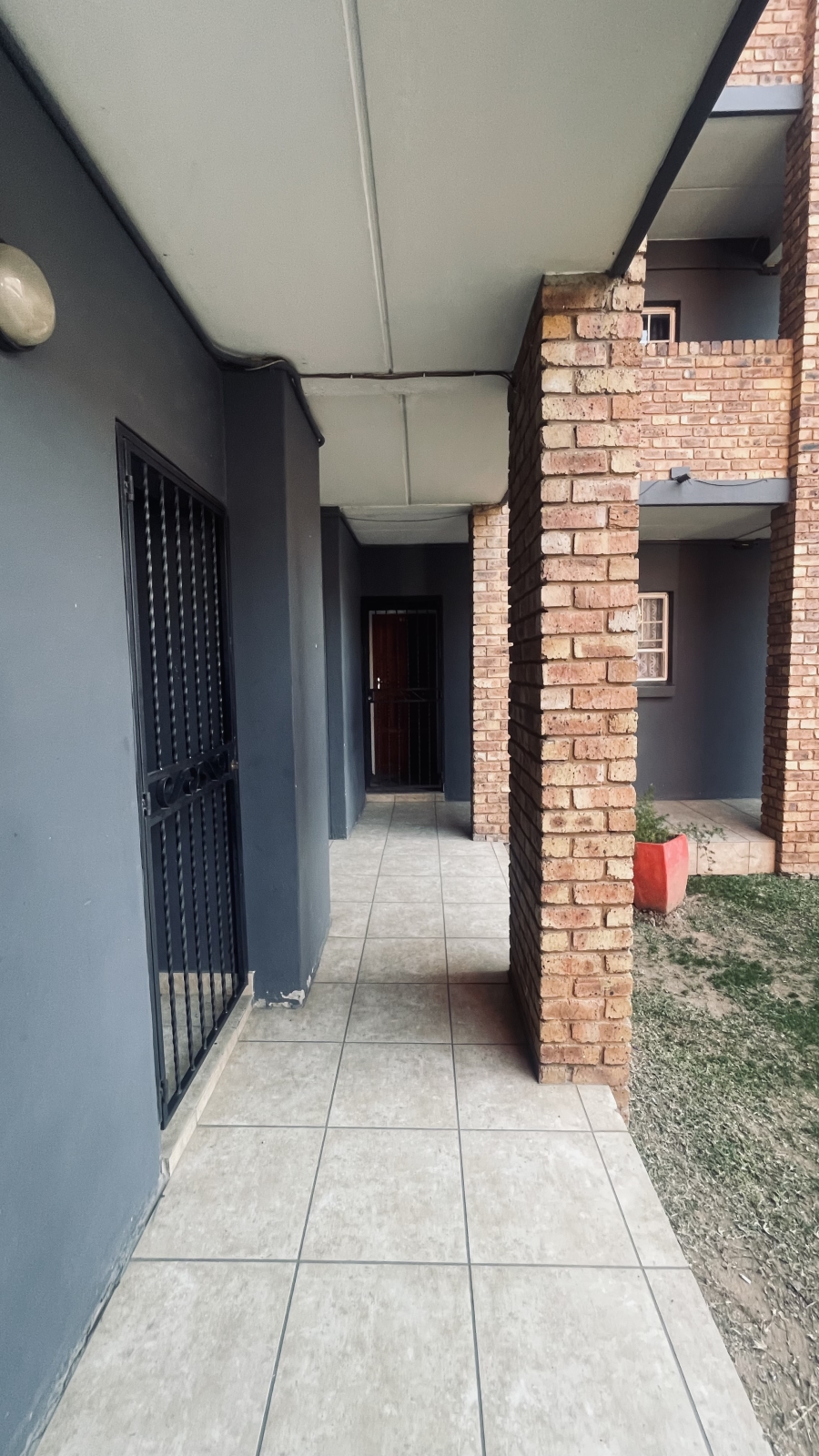 1 Bedroom Property for Sale in Grand Central Gauteng