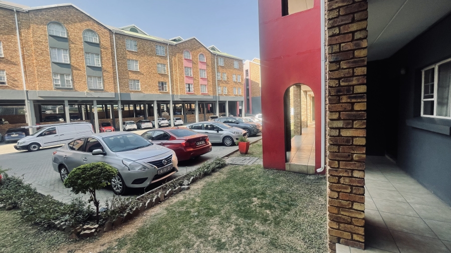 1 Bedroom Property for Sale in Grand Central Gauteng