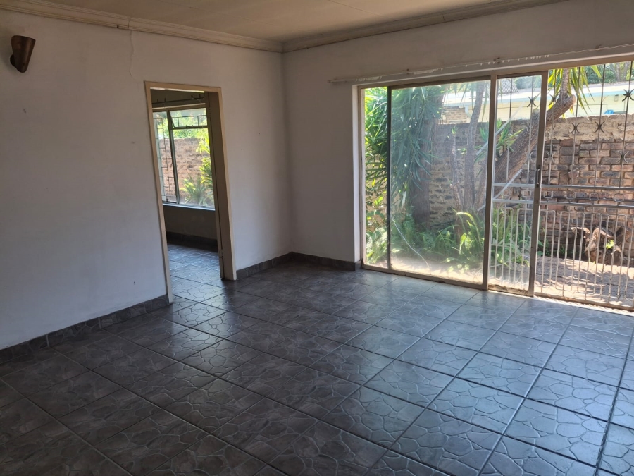 5 Bedroom Property for Sale in Rietfontein Gauteng