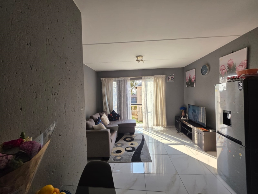 To Let 2 Bedroom Property for Rent in Klippoortje Gauteng
