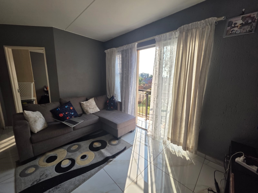 To Let 2 Bedroom Property for Rent in Klippoortje Gauteng