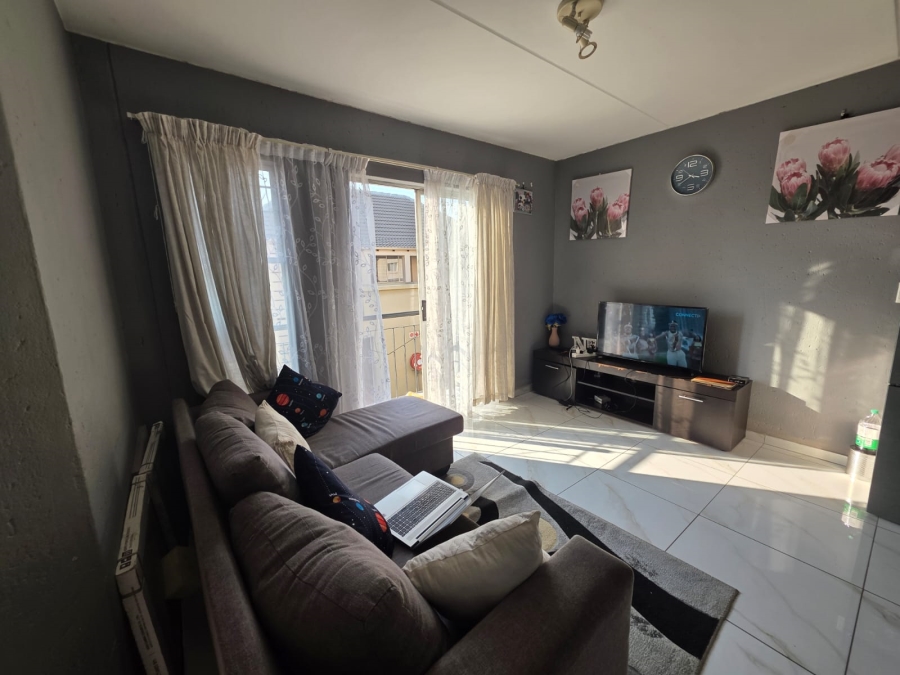 To Let 2 Bedroom Property for Rent in Klippoortje Gauteng