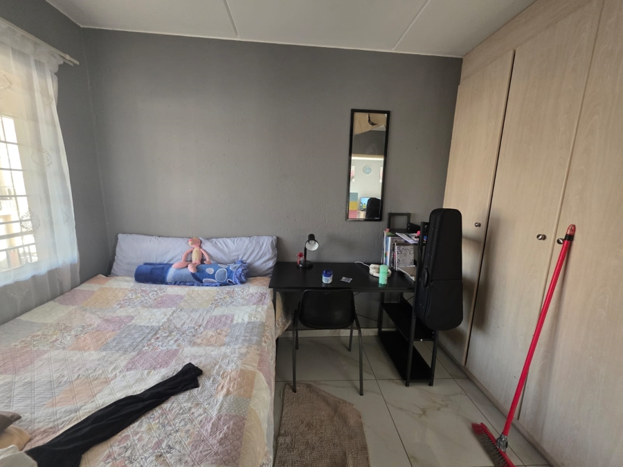 To Let 2 Bedroom Property for Rent in Klippoortje Gauteng