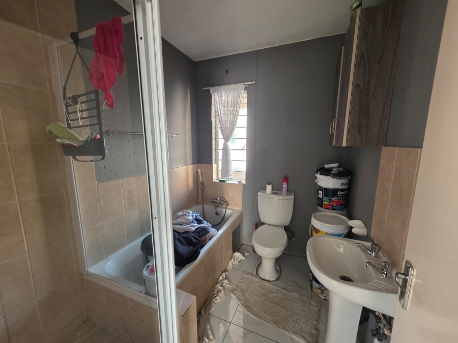 To Let 2 Bedroom Property for Rent in Klippoortje Gauteng