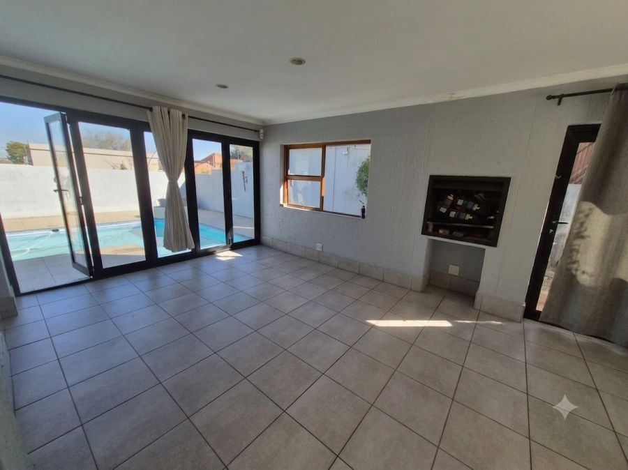 To Let 5 Bedroom Property for Rent in Dowerglen Ext 5 Gauteng