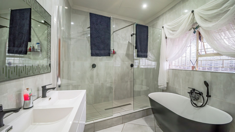 3 Bedroom Property for Sale in Albemarle Ext 2 Gauteng