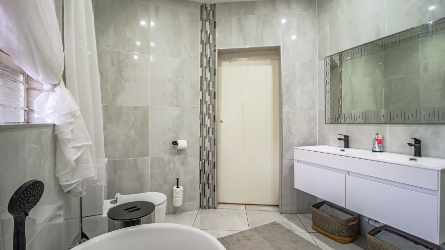 3 Bedroom Property for Sale in Albemarle Ext 2 Gauteng